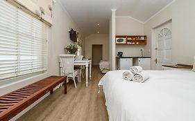 First Avenue Guesthouse
